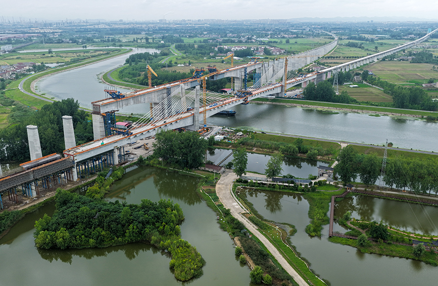宁淮城际铁路全线跨度最大桥梁合龙