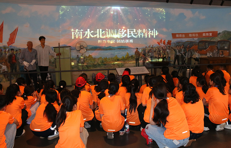 6月28日，在国家方志馆南水北调分馆研学。河南省科学技术协会供图
