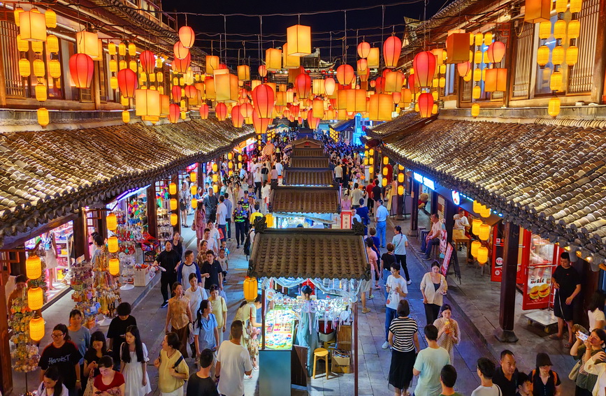 夜游历史文化街区 激发夜经济活力