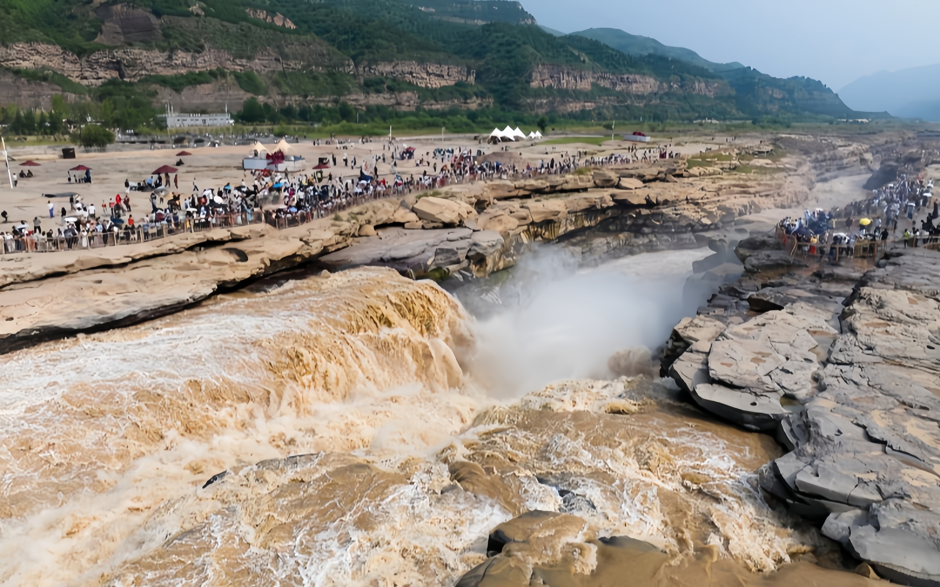 壶口瀑布迎来暑期旅游高峰