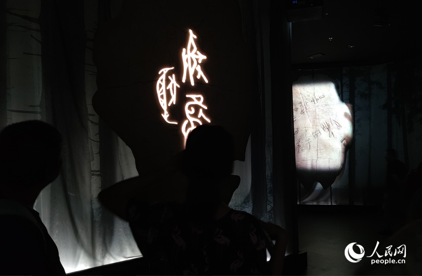 殷墟博物馆展厅。人民网记者 杨晓娜摄