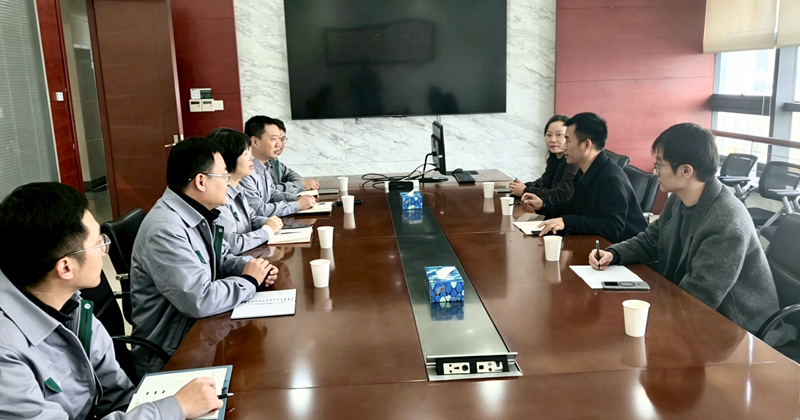 专班学员正在合肥卷烟厂进行对标学习。王俊龙摄
