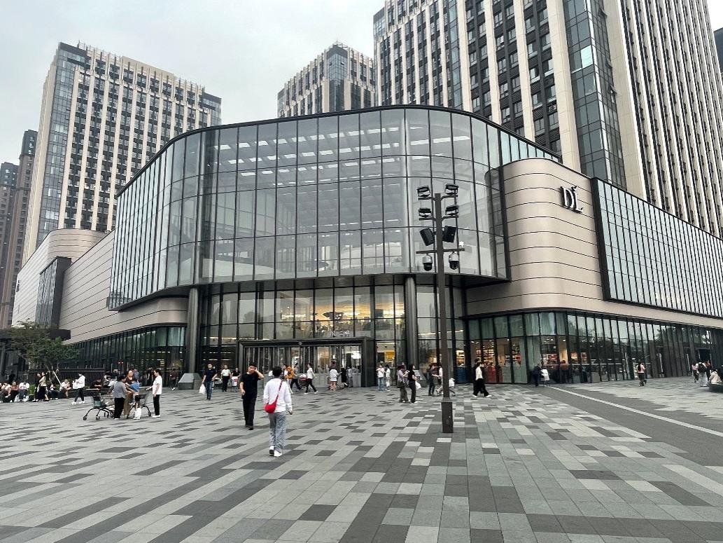河南移动在许昌胖东来部署新型覆盖系统。河南移动供图