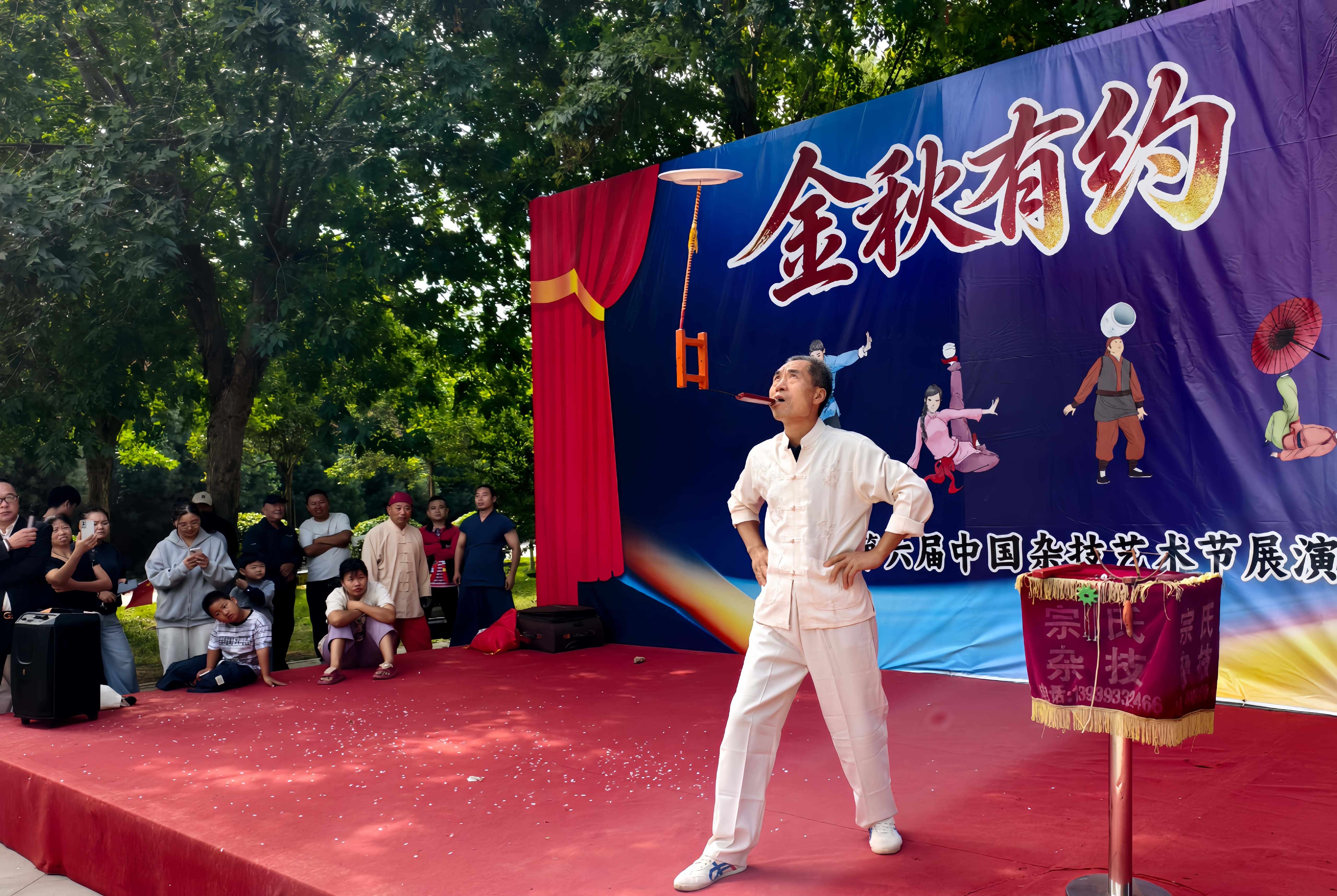 老艺人展示绝技。濮阳市华龙区委宣传部供图