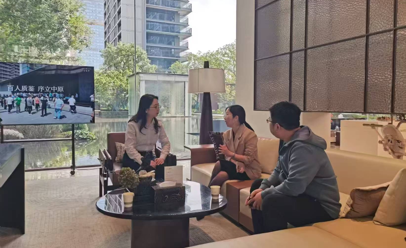 工行郑州分行工作人员到辖内楼盘宣讲房贷贴息政策