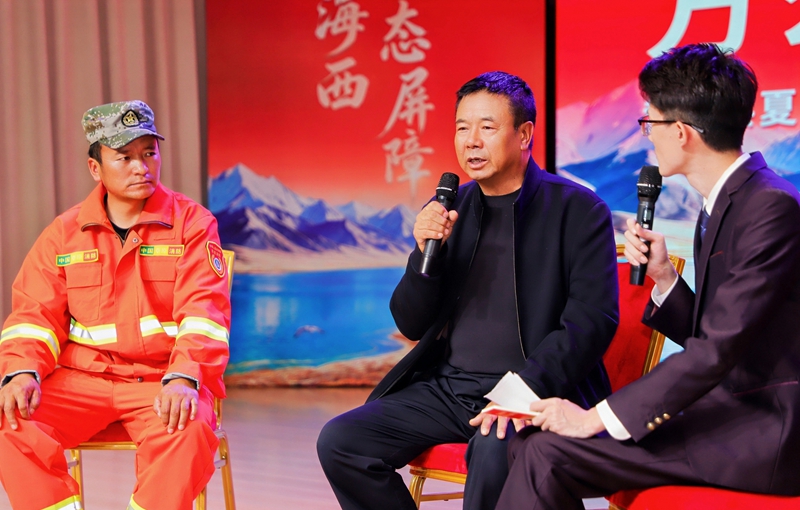 在青海海西，同上一堂“瀚海植绿”的思政课