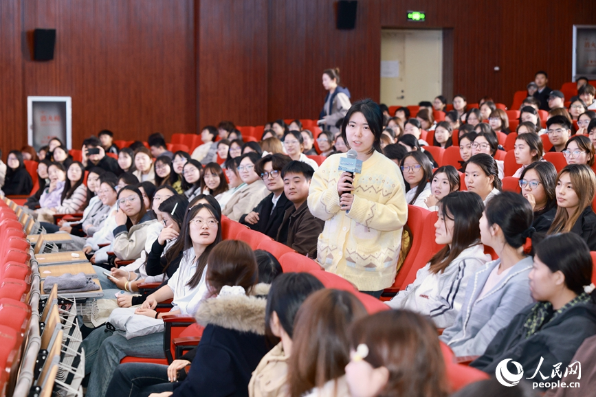 公开课现场。人民网记者 王佩摄