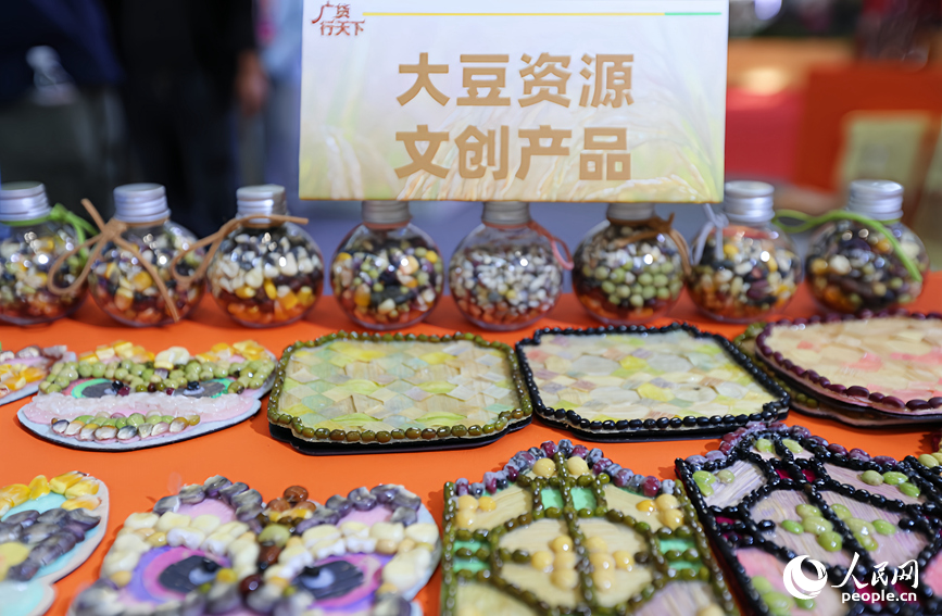 文创产品。人民网记者 霍亚平摄